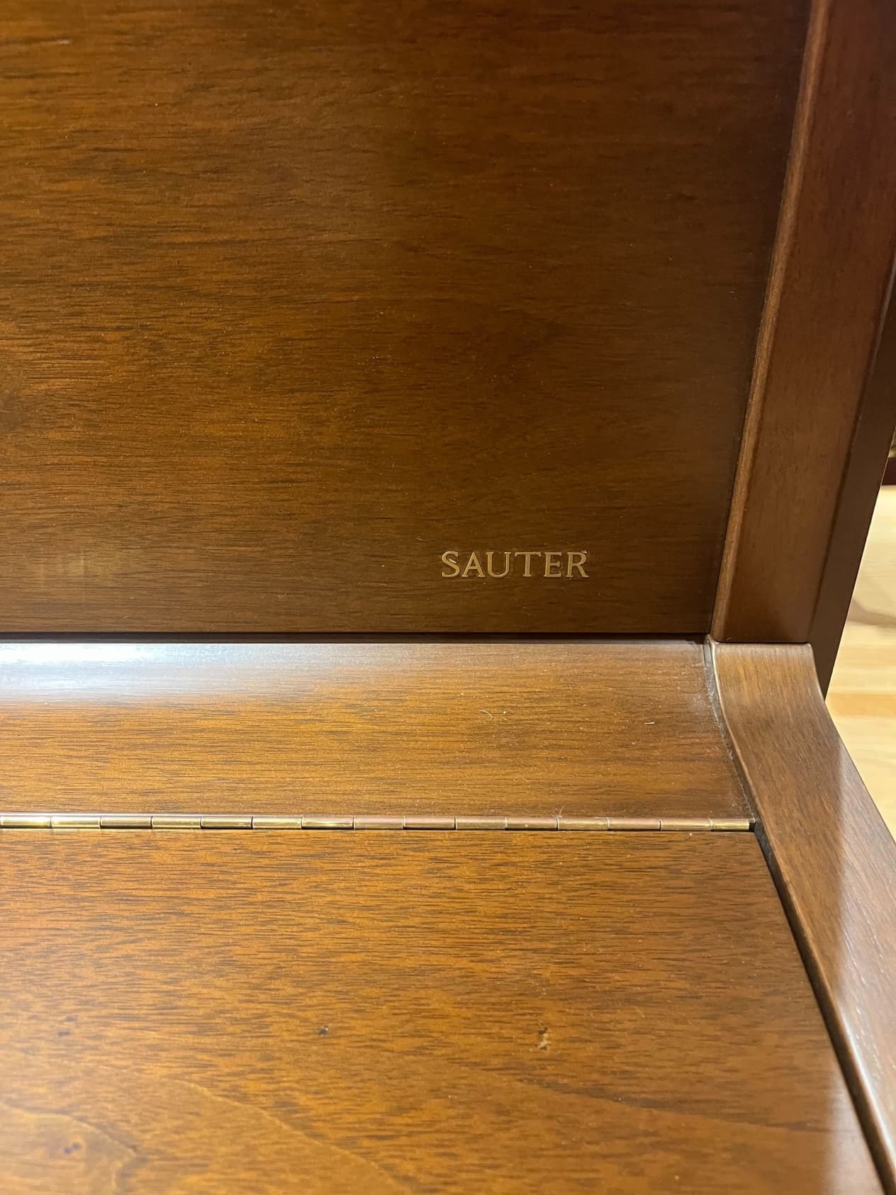 ザウター 122PREMIERE ロゴ